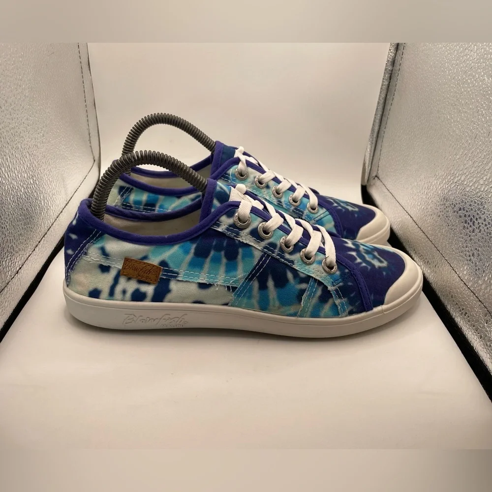 Blowfish Malibu womens blue tie dye sneakers size 9